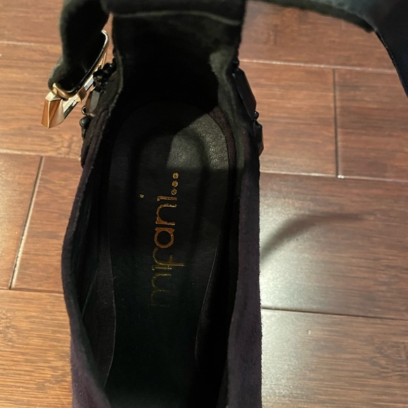 Funky sexy Mafani… suede heels with beautiful beaded heels all black - Picture 3 of 6